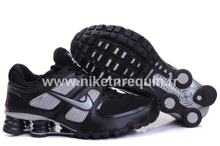Noir Nike Shox Baskets R6